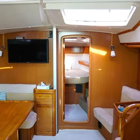 Narayana Sailing Yacht Hotel