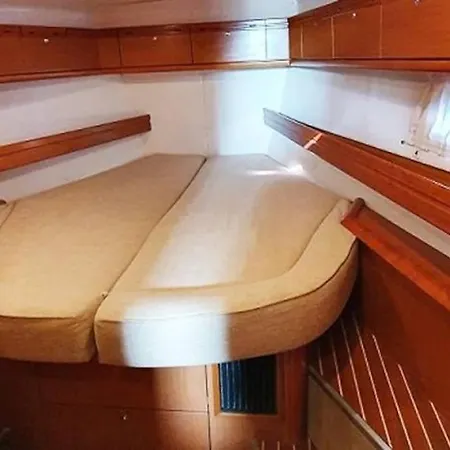 Hotel Narayana Sailing Yacht