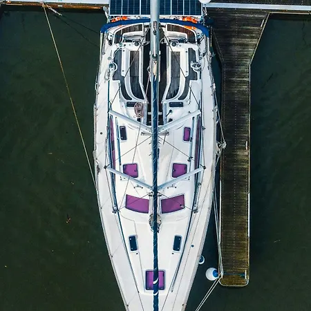 Narayana Sailing Yacht Hotel *