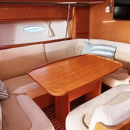 Hotel Narayana Sailing Yacht *